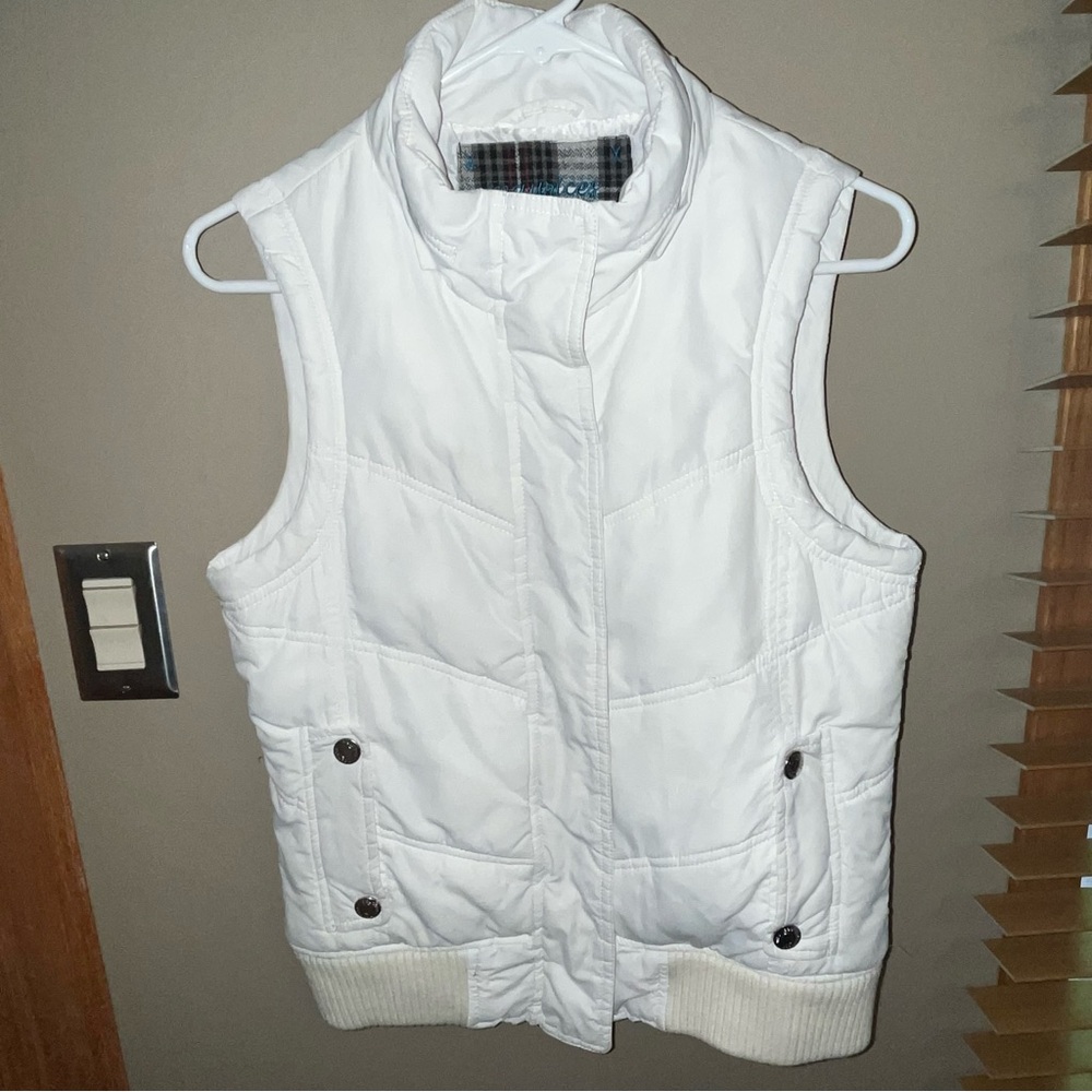 White Cozy Puffer Vest By Maurices With Button Pockets Size Medium